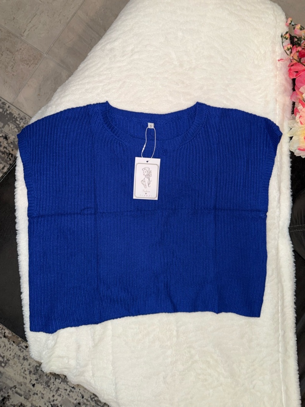 2 x 20$ NWT Sleeveless Cropped Knit Top in Cobalt Blue - Size S